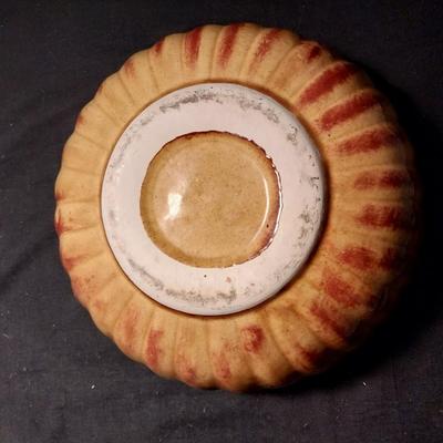 TWO VINTAGE MIXING BOWLS ONE MARKED "STONEWARE MADE IN USA"