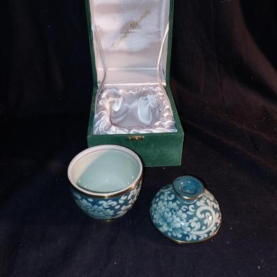 COLLECTABLE GINGER JAR IN BOX