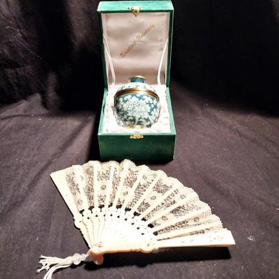 COLLECTABLE GINGER JAR IN BOX