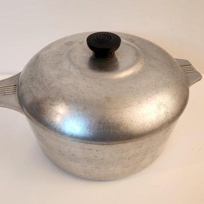 Lot #83  MAGNALITE 5 Quart Pot w/lid