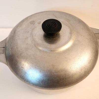 Lot #83  MAGNALITE 5 Quart Pot w/lid