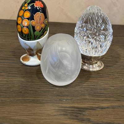 3 decorative eggs, silver plate holder & Waterford with crystal