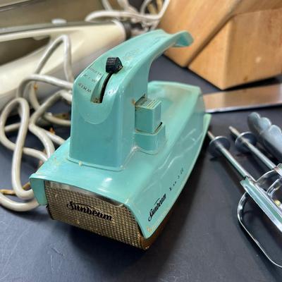 Vintage Kitchen supplies Block with Henkle German made knives