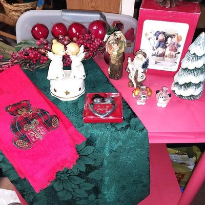CHRISTMAS DECORATIONS AND LINENS