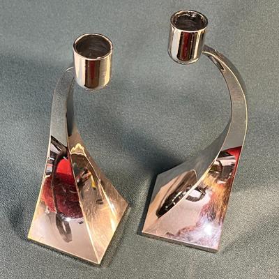 CHIC MODERN SILVERPLATED CANDLEHOLDER PAIR