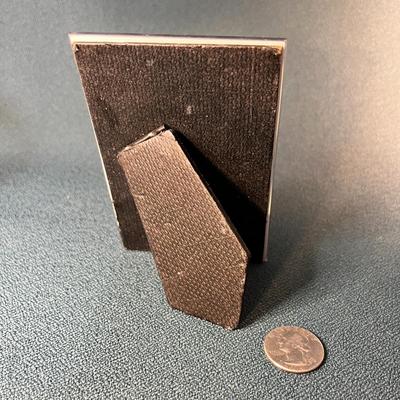 BEVELED GLASS SELF STANDING PLAQUE "HOME IS WHERE YOU TREAT YOUR FRIENDS LIKE FAMILY"