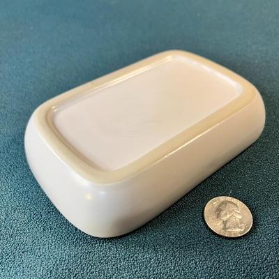 CERAMIC WHITE SOAP DISH
