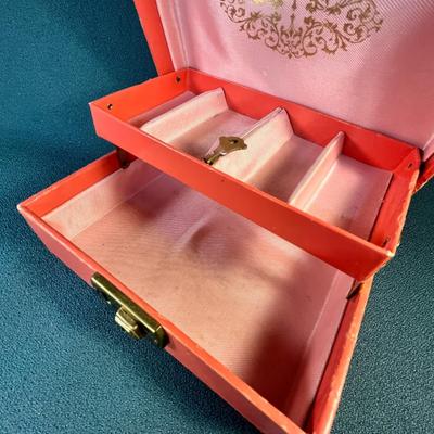 VINTAGE LOCKING SATIN LINED JEWELRY BOX