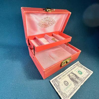 VINTAGE LOCKING SATIN LINED JEWELRY BOX