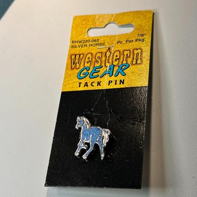 NEW ON CARD SILVERTONE HORSE WITH TURQUOISE INSET TACK PIN