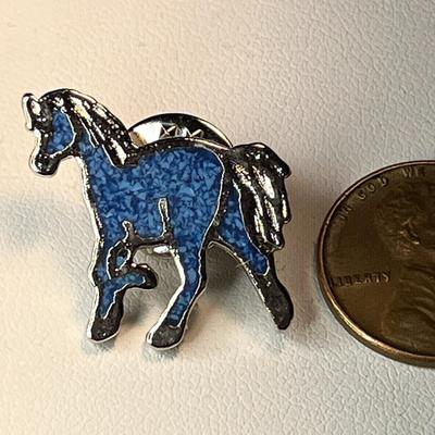 NEW ON CARD SILVERTONE HORSE WITH TURQUOISE INSET TACK PIN