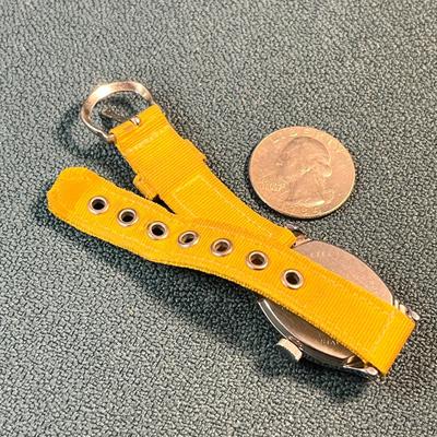 VINTAGE CIRCA 1950's SNOW WHITE WRISTWATCH WINDS UP AND RUNS!