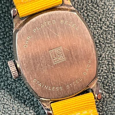 VINTAGE CIRCA 1950's SNOW WHITE WRISTWATCH WINDS UP AND RUNS!