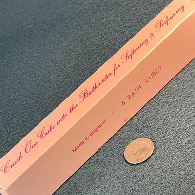 VIOLET SCENTED BATH CUBES MADE IN ENGLAND NEW IN BOX SET OF 6