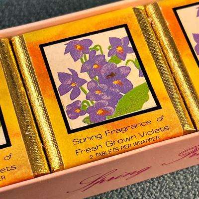 VIOLET SCENTED BATH CUBES MADE IN ENGLAND NEW IN BOX SET OF 6