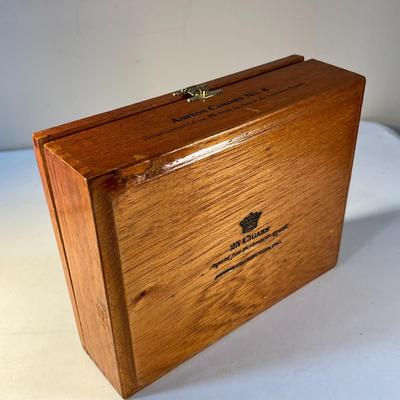 WOOD CIGAR BOX FROM DOMINICAN REPUBLIC BRASS CLASP