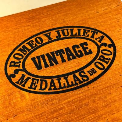 "ROMEO Y JULIETA" CIGAR BOX BRASS CLASPS