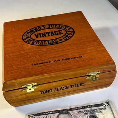 "ROMEO Y JULIETA" CIGAR BOX BRASS CLASPS