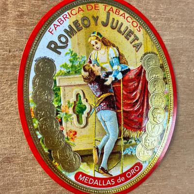 "ROMEO Y JULIETA" CIGAR BOX BRASS CLASPS