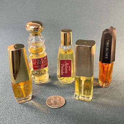 COLLECTION OF LITTLE PERFUME BOTTLES 5 COUNT: KNOWING, WHITE LINEN, BEAUTIFUL, 2 AVONS