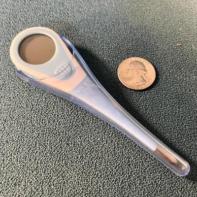 VICKS BRAND DIGITAL THERMOMETER COLOR CODED SCREEN, WASHABLE, WITH CASE