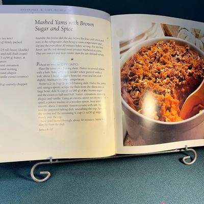 METAL COOKBOOK OR PICTURE EASEL