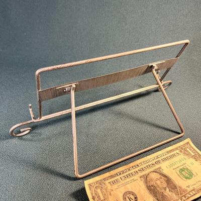 METAL COOKBOOK OR PICTURE EASEL