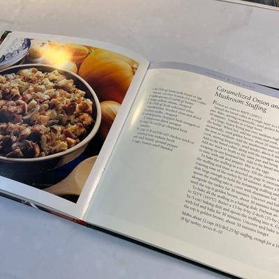WILLIAMS-SONOMA "THANKSGIVING" COOKBOOK