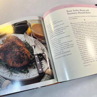 WILLIAMS-SONOMA "THANKSGIVING" COOKBOOK