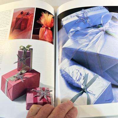 "CHRISTMAS WITH MARTHA STEWART LIVING" BOOK 