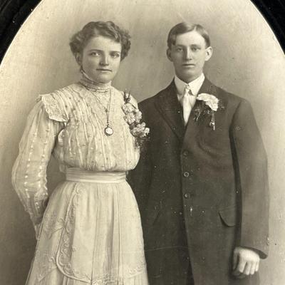 EARLY STUDIO PHOTO BRIDE & GROOM
