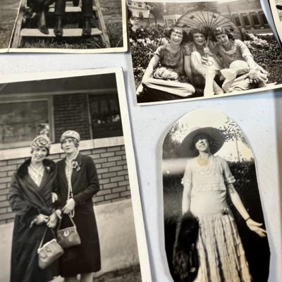 GROUP OF 10 PHOTOS OF 1920's PRETTY GIRLS IN FASHIONABLE OUTFITS