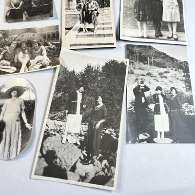 GROUP OF 10 PHOTOS OF 1920's PRETTY GIRLS IN FASHIONABLE OUTFITS