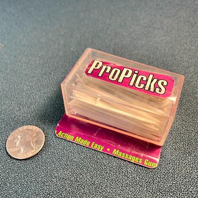 UNOPENED PACKAGE OF DENTAL PICKS