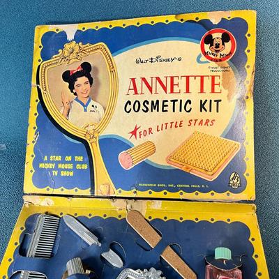 WALT DISNEY'S ANNETTE COSMETIC KIT
