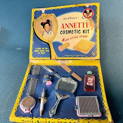 WALT DISNEY'S ANNETTE COSMETIC KIT
