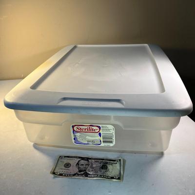 STERILITE WHITE LIDDED 28 QT. BIN