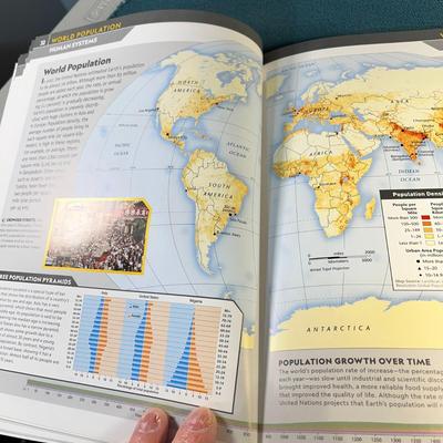 NATIONAL GEOGRAPHIC KIDS STUDENT WORLD ATLAS  