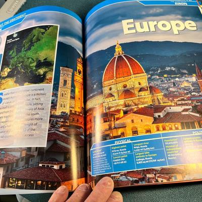 NATIONAL GEOGRAPHIC KIDS STUDENT WORLD ATLAS  