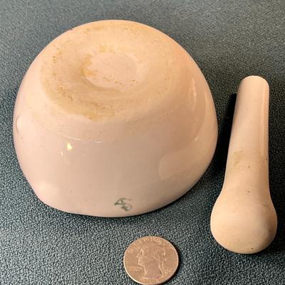 WHITE CERAMIC MORTAR & PESTLE