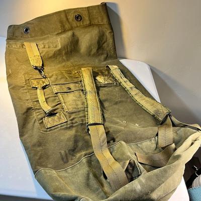 U.S. ARMY GREEN CANVAS DUFFLE BAG w/ SHOULDER STRAPS, HANDLE