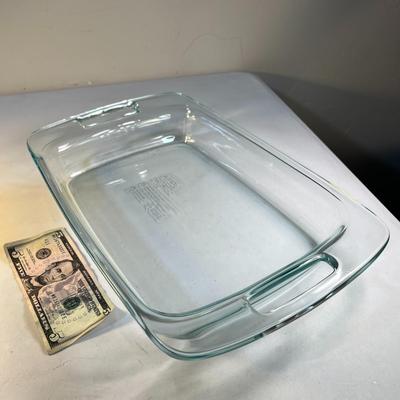 PYREX CLEAR 9" x 13" BAKING DISH WITH HANDLES
