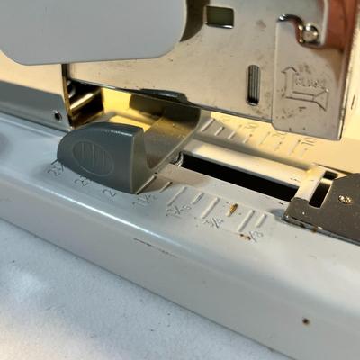 SWINGLINE HEAVY DUTY STAPLER TAKES STAPLES UP TO 3/4", CAN STAPLE 160 SHEETS, ADJUSTABLE DEPTH
