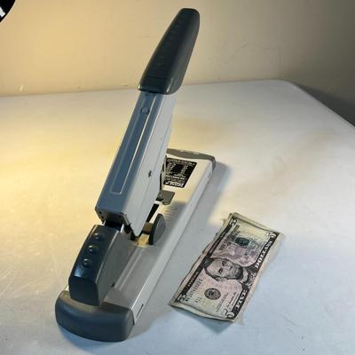 SWINGLINE HEAVY DUTY STAPLER TAKES STAPLES UP TO 3/4", CAN STAPLE 160 SHEETS, ADJUSTABLE DEPTH