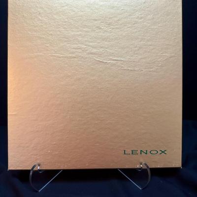 1975 â€œAmerican Redstartâ€ Lenox Limited Edition from the Boehm Bird Collection