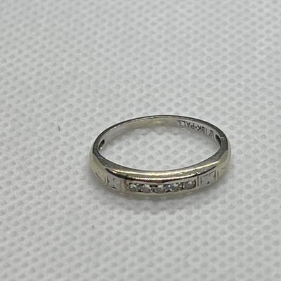 18K White Gold Diamond Band Ring Size 3.5