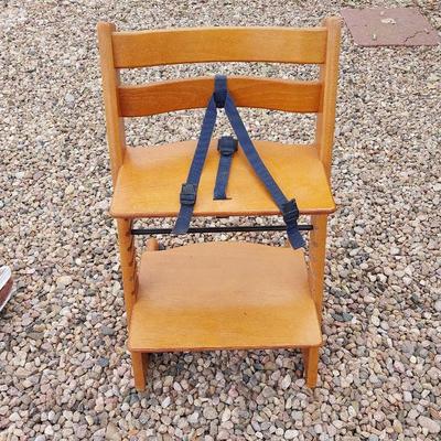 WOODEN CHILDS CHAIR