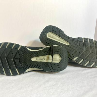 Men's Skechers Hiking Boots in Size 13