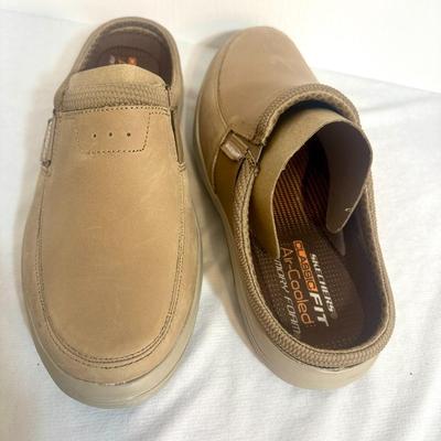 New Men Skechers Classic Fit Air Cooled in Light Brown Sized 12