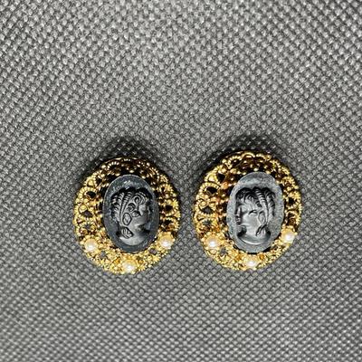 W. Germany Glass Cameo Clip on Earring "Mourning cameo"